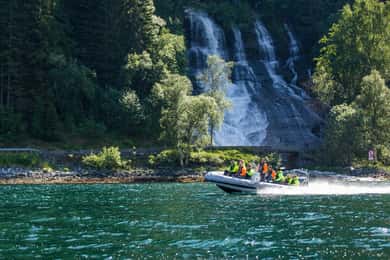 Olden: Nordfjord RIB-båttur med live-kommentarer