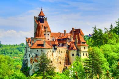 Bucharest: Peles Castle, Bran Castle & Brașov Day Tour
