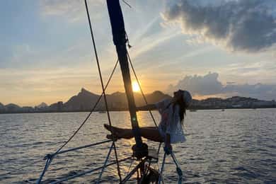 Río de Janeiro: Paseo en velero al atardecer con barra libre