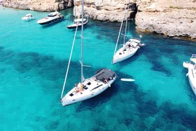 Från Valletta: Heldags privat charter på en segelbåt