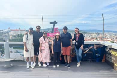 Bratislava: excursão a pé pela cidade velha e pela ponte UFO à noite