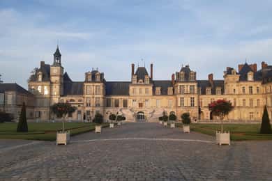 Z Paryża: Château de Fontaine bleau i Vaux-le-Vicomte