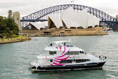 Sydney: Sydney Harbor Lunch Cruise with Welcome Drink