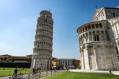 From Lucca to Pisa E-BIKE Tour + Pick-up & Drop-off by Van