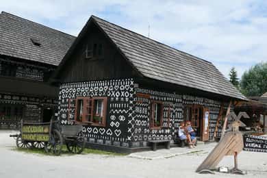 Одноденна поїздка до замку Червени Камень, Чичмани та Тренчина