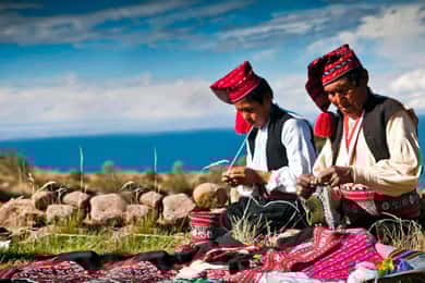 Puno: Dagsudflugt til Uros- og Taquile-øerne med frokost + VR