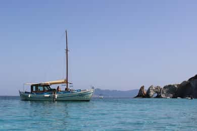 Skiathos: crucero en grupo familiar con desayuno y almuerzo