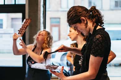 Brujas: Praliné Belga y Taller de Chocolate Mendiants
