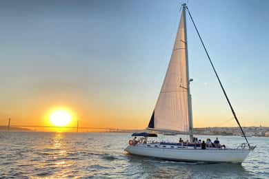 Lisboa: Passeio à Vela no Rio Tejo