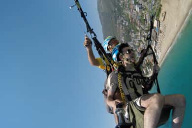 Da Alanya: Parapendio in tandem con trasferimento e assicurazione
