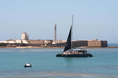 Cádiz: Excursión en Catamarán por la Bahía de Cádiz con Anfitrión