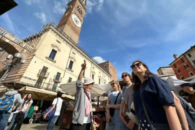Verona: Tour guidato a piedi per piccoli gruppi della città dell'amore