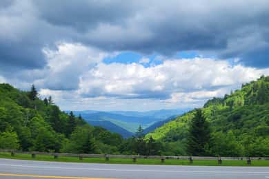 Great Smoky Mountains: Hiking Tours and Waterfall Walks