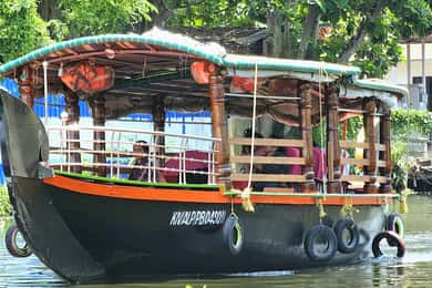 Alappuzha Shikara Day Tour with Village Trip & Narrow Canal