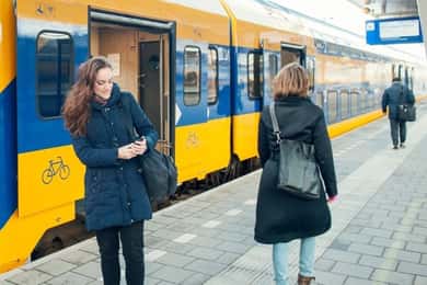 Madurodam: Tog + sporvogn med omstigning til/fra Rotterdam