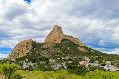 Querétaro: Viaje a Bernal y Tequisquiapan con Vino y Queso