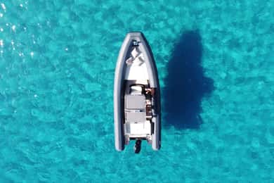 Villasimius: Maxi-RIB-Tour, 3 Bade-Stopps und Schnorcheln