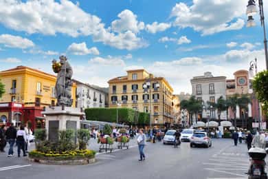Napoli: Sorrento, Positano, Amalfi ja Ravello -matkabussi
