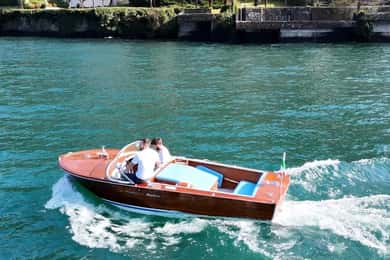 Tour privato in barca d'epoca sul Lago di Como con Prosecco