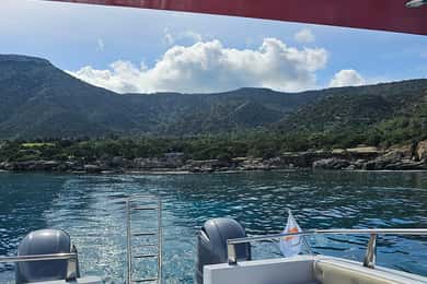 Från Latsi: Blå lagunen Privat yacht Dagsutflykt med dryck