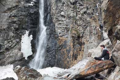 Kazbegi : randonnée guidée à la cascade de Gveleti