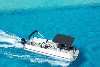 Bora Bora Private Lagoon Tour on a Prestigious Pontoon Boat