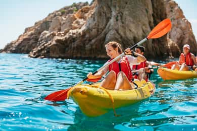 Barcelona: Tossa de Mar kajak- och snorkeltur med 3-rätters måltid