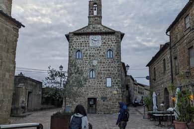 Tomb Hunting and Trekking Adventure in Sovana