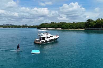 Singapur: Crucero privado en yate por la isla de San Juan, Waveshark2