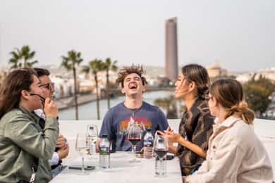 Sevilla: Weinerlebnis auf der Dachterrasse
