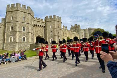 London: Stonehenge, Windsor Castle, Bath, Lacock & Pub Lunch