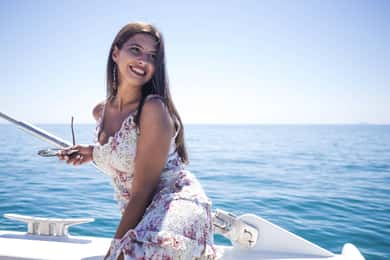 Valencia: Catamaran Cruise met Zwemmen & Optionele DJ