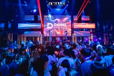Vida noturna em Makati: acesso VIP a discotecas, terraços e bares de gogo