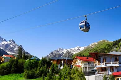 Alles drin: Private Tour Stadtführung+Skigebiet Hymbulak