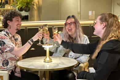 ロンドン：マダム・タッソー蝋人形館の優先入場とシャンパンバー