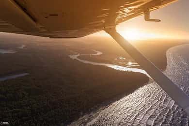 Vol en avion au-dessus de Riga ou de la Lettonie