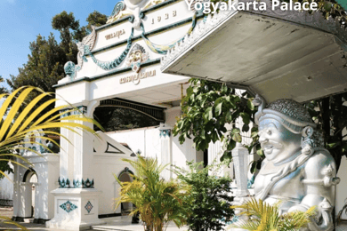 Yogyakarta Palace Tour with Multilingual Guide & Watercastle