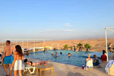 Marrakech: paseo en camello por el desierto de Agafay, piscina, cena y espectáculo.