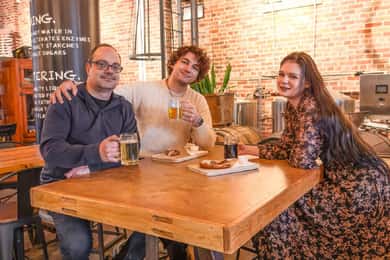 Toronto: Tour de degustación de cerveza y queso en el Distillery District
