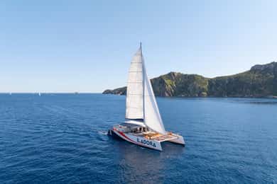 Hyères, Brégançon & Porquerolles : Full-Day cruise with Meal