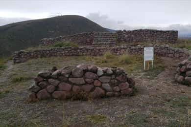 Mitad del Mundo: Scienza, Miti e Rovine Nascoste