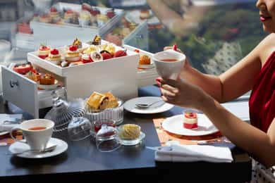Bangkok: Ristorante e bar sul tetto Up & Above