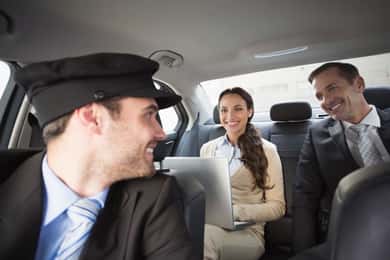 Dubai: Privater Transfer zum/vom Flughafen Dubai (DXB)