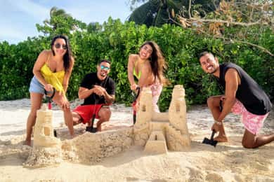 Nassau Bahamy: Plážová aktivita a piknik na pláži: sochání hradů z písku