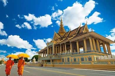 Koh Dach Silk Island and Phnom Penh City Private Day Tour