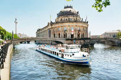 Berlin: 1-timmes stadsvandring med båt med garanterad sittplats
