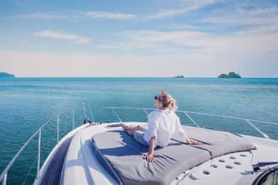 Istanbul: Private Luxury Yacht Cruise on the Bosporus