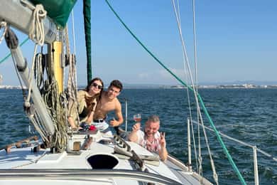 Lisboa: Passeio de barco privado pela cidade com opção de pôr do sol