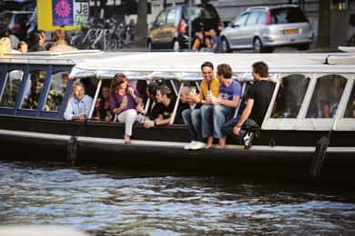 Amsterdam: Canal Cruise on Open Bar Boat with drinks option