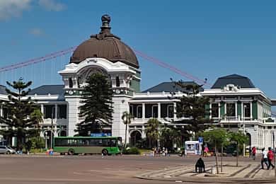 Excursão a pé pelos bairros de Maputo
